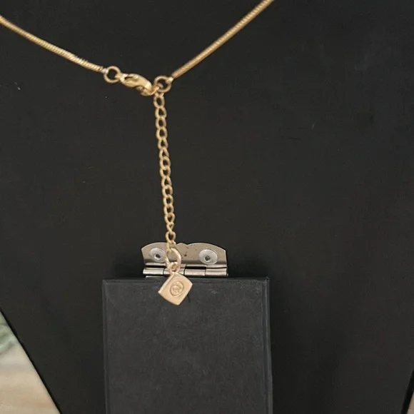 Chanel Holiday 2024 CC Pendant Charm - Picture 4 of 10